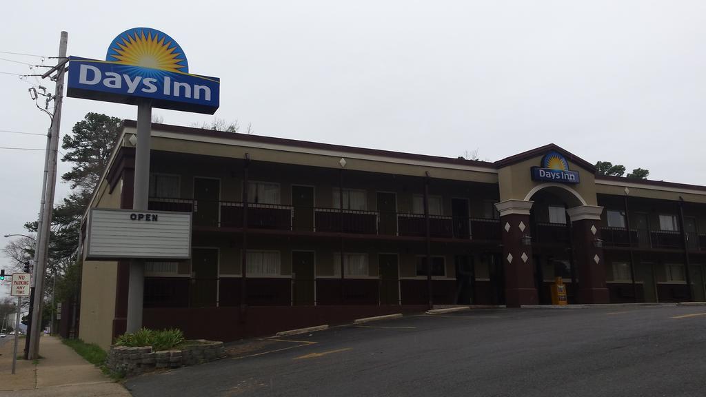 Days Inn By Wyndham Hot Springs Buitenkant foto