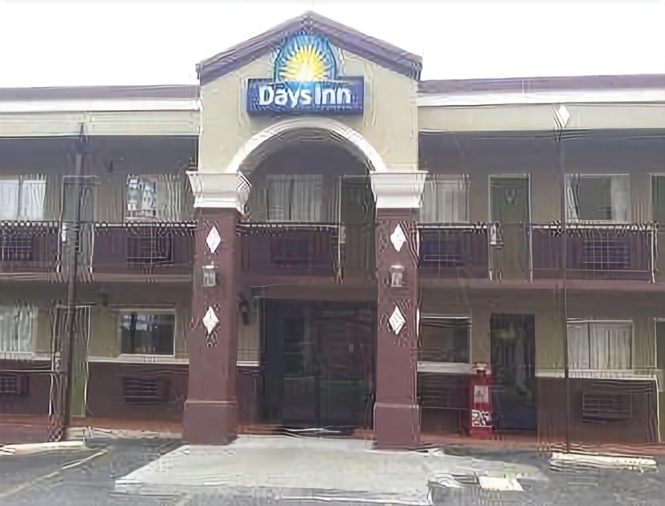 Days Inn By Wyndham Hot Springs Buitenkant foto