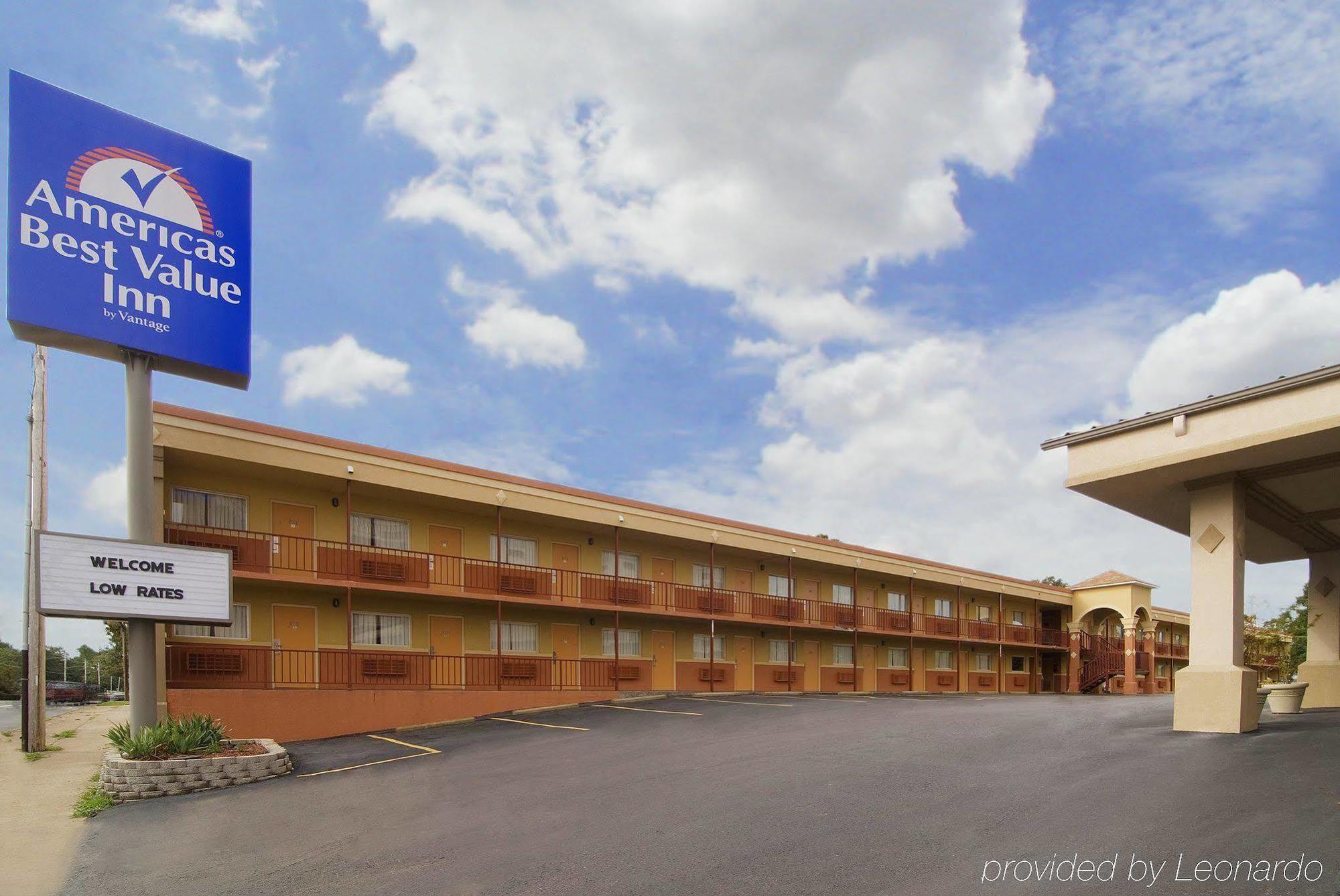 Days Inn By Wyndham Hot Springs Buitenkant foto